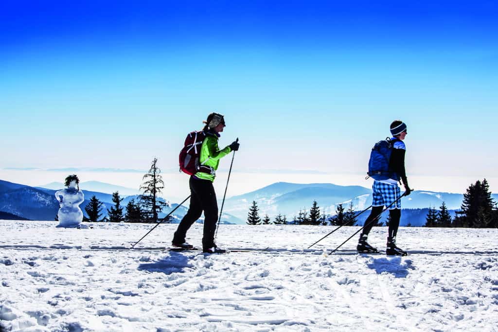 Winterzauber-und-unber-hrte-Loipen-Fernskiwanderweg-Rucksacklauf-im-Schwarzwald
