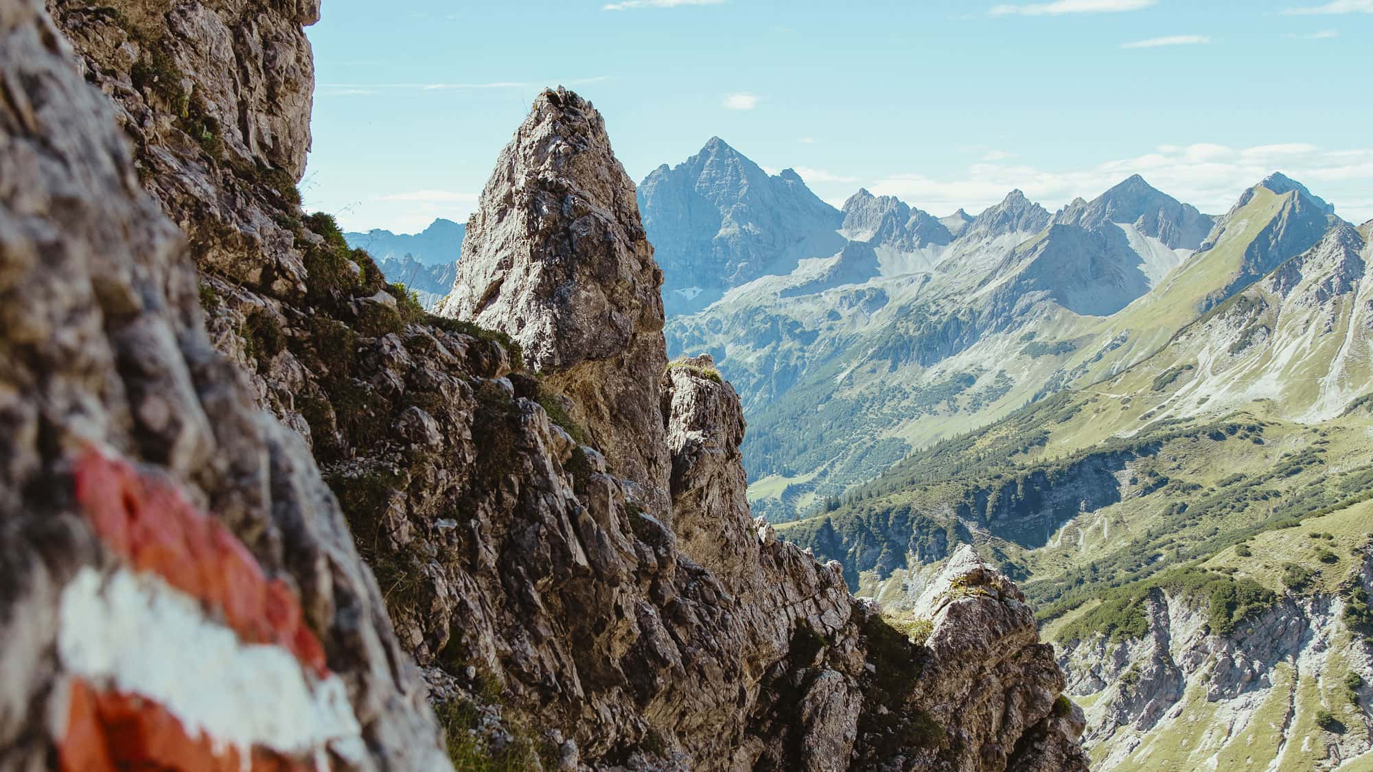 Grenzg-nger-Wandern-entlang-der-deutschen-Grenze