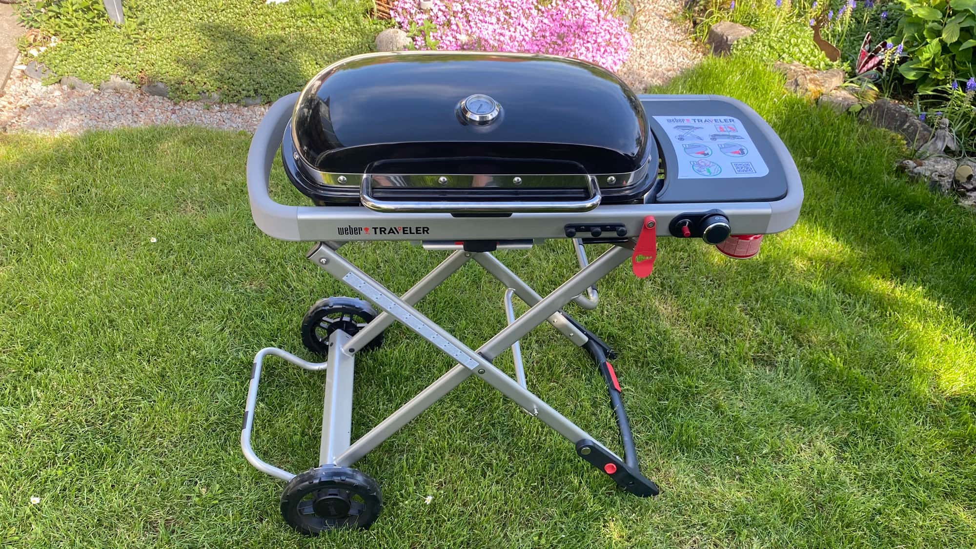 Perfekter-Grill-f-r-unterwegs-Flexibel-grillen-berall-Weber-Traveler-im-Test