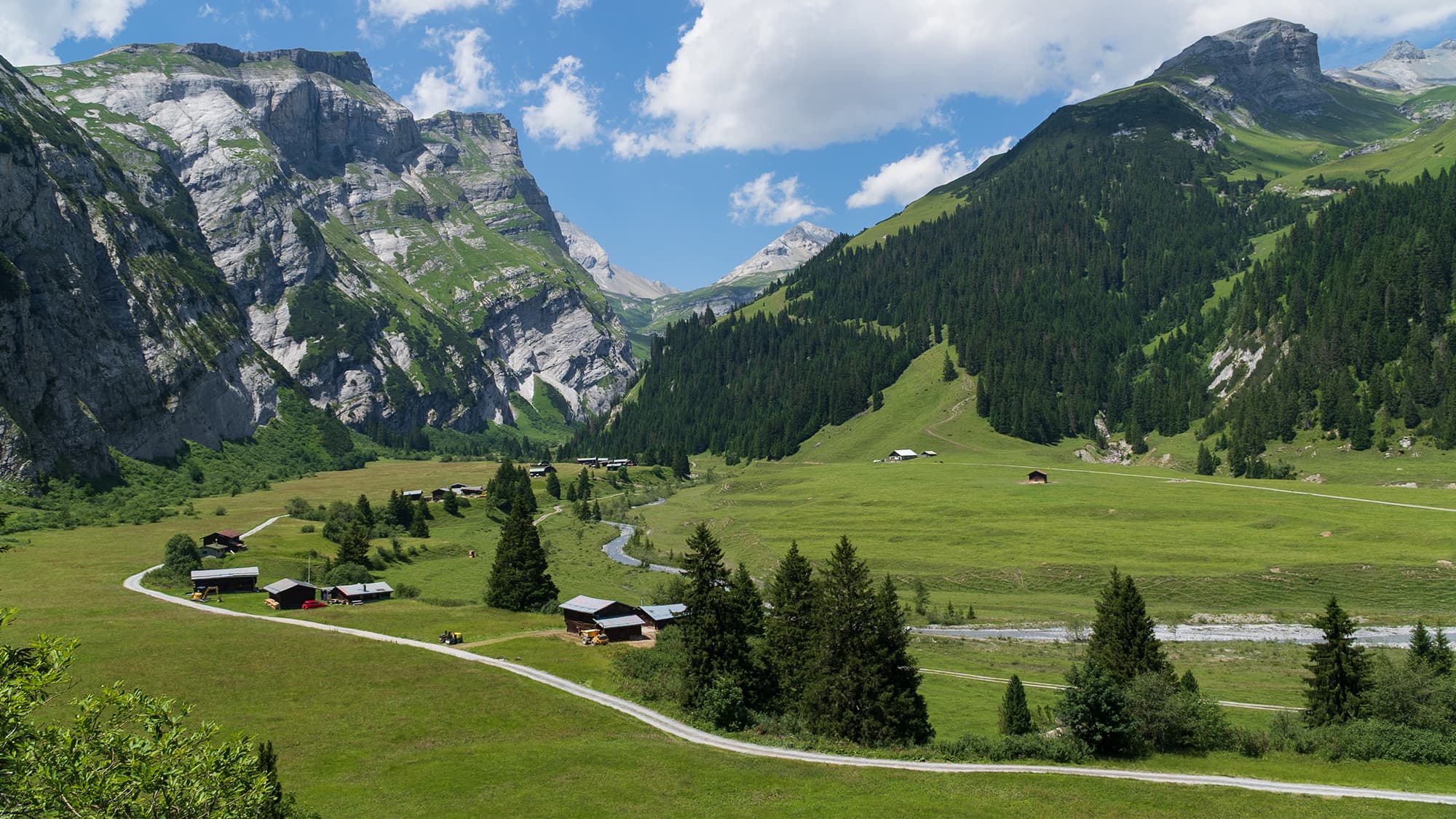 Laax-Wanderungen-durch-die-Rheinschlucht