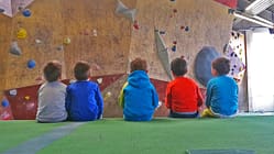 KL Kinder in der Boulderhalle - Klettern mit U6-Kids