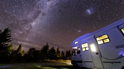 Wohnmobil unterm Sternenhimmel