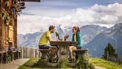 Eine Einkehr in den Südtiroler Berghütten lohnt sich immer