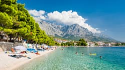 Makarska Riviera and Biokovo mountain range Kroatien Berge Meer Küste Strand