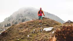 Wanderer im Nebel - Herbstwandern
