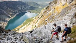 Wanderer in den Tatra Bergen , Polen