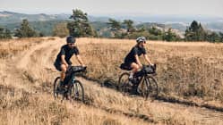 Bikepacking im Sauerland,trockenes Gras