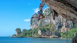 Tropenklettern am Meer in Thailand