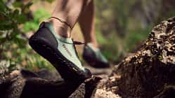 Green Issue: Die bayerische Schuhmarke Doghammer setzt auf ungewöhnliche Stoffe wie Kork und Wolle alter Schafrassen. Green Issue: Die bayerische Schuhmarke Doghammer setzt auf ungewöhnliche Stoffe wie Kork und Wolle alter Schafrassen.