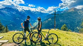 Trentino Italien Fahrrad fahren Biken Fahrradtour Doga Radweg Gravelbike Blick ins Val di Peio