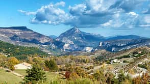 Berg "Robion", in der Nähe von Castellane, im französischen Departement Alpes-de-Haute-Provence in der Region Provence-Alpes-Côte d'Azur. Berg "Robion", in der Nähe von Castellane, im französischen Departement Alpes-de-Haute-Provence in der Region Provence-Alpes-Côte d'Azur.