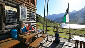Wanderer am Giglachsee - Region Schladming-Dachstein Wanderer am Giglachsee - Region Schladming-Dachstein