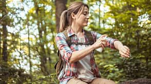 Verletzung beim Wandern - Mückenstich Verletzung beim Wandern - Mückenstich