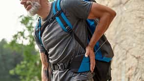 Verletzung beim Wandern - Rückenschmerzen Verletzung beim Wandern - Rückenschmerzen