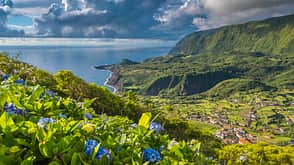 Azoren wandern Urlaub Insel Flores Küste Meer Azoren wandern Urlaub Insel Flores Küste Meer