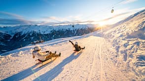 Schlitten fahren Rodeln Winter Schnee Piste Wildkogel Österreich Neukirchen Bramberg Schlitten fahren Rodeln Winter Schnee Piste Wildkogel Österreich Neukirchen Bramberg