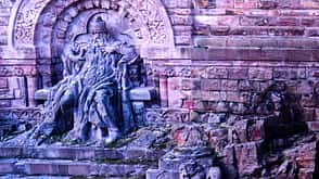 König Barbarossa auf dem steinernen Thron in einer Felsenhöhle in Kyffhauser, Teil des Nationaldenkmals Deutschlands König Barbarossa auf dem steinernen Thron in einer Felsenhöhle in Kyffhauser, Teil des Nationaldenkmals Deutschlands