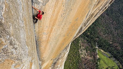 kl-free-solo-honnold-film-01_Alex-Honnold-klettert-enduro-corner-freerider-El-Capitan-Free-Solo-c-National-GeographicJimmy-Chin-1 (jpg)