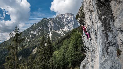 kl-klettern-chinesische-mauer-leutasch-wetterstein-catherine-laflamme_Herzogkante_7b_01_-n (jpg)