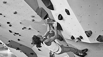 kl-training-am-campusboard-warmbouldern-sarah-dynochrom-boulderhalle-frankfurt (jpg)
