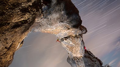 kl-klettern-bosnien-herzegovina-Peter-Schwamberger-klettert-Zivjeli-7c-im-Klettergebiet-Kameni-Most-c-Sebastian-Wahlhuetter (jpg)