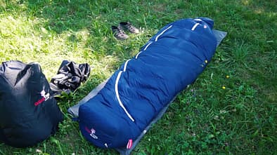 OUTDOOR Unboxing: Grüezi Bag Downwool Ice Schlafsack