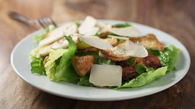 Einfacher Salat für unterwegs - Caesar Salad