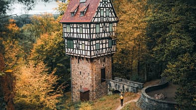 Jagdschloss des Herzogstuhls, das nahe Jena im Wald steht. Jagdschloss des Herzogstuhls, das nahe Jena im Wald steht.