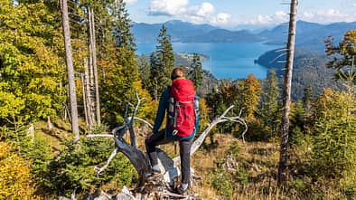 Zwischen Walchensee und Kochelsee erhebt sich der Herzogstand (1731 m) in Bayern.