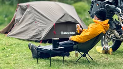 Lasse Light Chair und der Backpacker Table von Snowline Camping