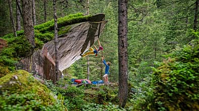 Granitboulder im Zillertaler Sundergrund - Wilma (6B) 