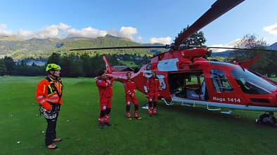 Bergrettung per Helikopter / Hubschrauber in den Alpen