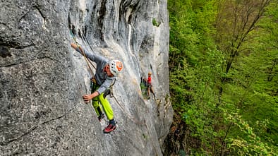 Wir ­ stellen euch die schönsten Felsen für entspannte Klettertage in Deutschland vor.