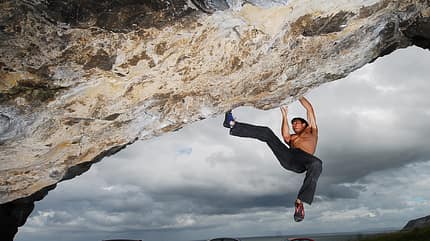 kl-bouldern-england-nord-wales-parisellas-cave-c-alex-messenger (jpg) kl-bouldern-england-nord-wales-parisellas-cave-c-alex-messenger (jpg)