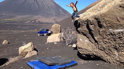 kl-bouldern-kapverden-crashpad-test-sam-c-mustafa-eren (jpg) kl-bouldern-kapverden-crashpad-test-sam-c-mustafa-eren (jpg)