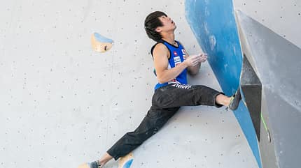 KL japanische Beweglichkeit beim Bouldern KL japanische Beweglichkeit beim Bouldern