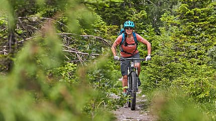 od-0918-campingbus-special-alpenreise-Fahrrad-Urs Golling (png) od-0918-campingbus-special-alpenreise-Fahrrad-Urs Golling (png)