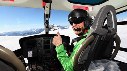 KL_Bergrettung_Simone Moro piloting Hubschrauber KL_Bergrettung_Simone Moro piloting Hubschrauber