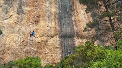 KL Jack Geldard klettert "Mandragora", Siurana KL Jack Geldard klettert "Mandragora", Siurana