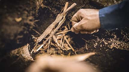 OD 0419 Grubenfeuer Infos Bushcraft Camping Kochen Feuer OD 0419 Grubenfeuer Infos Bushcraft Camping Kochen Feuer
