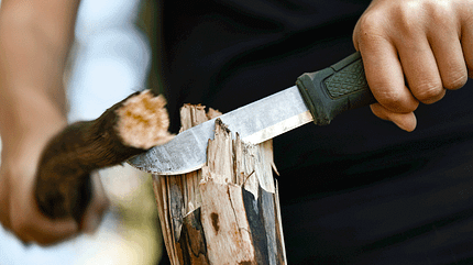 Basislager: Bushcraft - Fackel bauen Basislager: Bushcraft - Fackel bauen