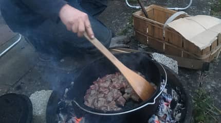 Kochen am Lagerfeuer - Dutch Oven Kochen am Lagerfeuer - Dutch Oven