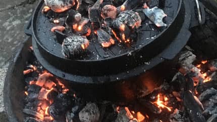 Kochen am Lagerfeuer - Dutch Oven Kochen am Lagerfeuer - Dutch Oven