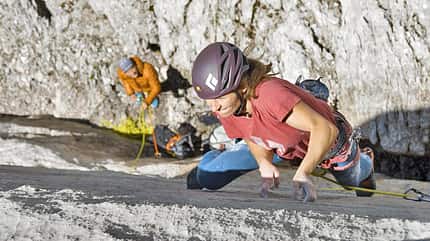 Babsi Zangerl klettert Kampfzone (8b+, 5 SL) im Rätikon Babsi Zangerl klettert Kampfzone (8b+, 5 SL) im Rätikon
