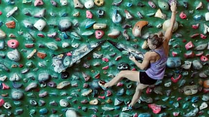 Solveig trainiert in Kletterhalle Aranea+ in Schaffhausen Solveig trainiert in Kletterhalle Aranea+ in Schaffhausen