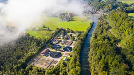 Fluss Kläranlage Landwirtschaft Fluss Kläranlage Landwirtschaft