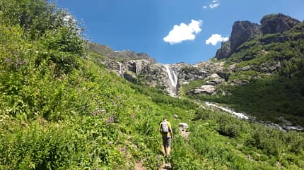 Shdruga Shdugra Wasserfall Ushba Gletscher Wandern Swanetien Georgien Großer Kaukasus Shdruga Shdugra Wasserfall Ushba Gletscher Wandern Swanetien Georgien Großer Kaukasus