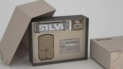90 Jahre Silva Ausrüstung aus Schweden - Geschenkbox - Kompass + Stirnlampe 90 Jahre Silva Ausrüstung aus Schweden - Geschenkbox - Kompass + Stirnlampe