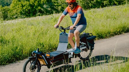 Lastenbike, Lastenrad, Strom-auf-Tour, Jackery, Solarpanel Solarpanel von Jackery auf dem Lastenrad im Test