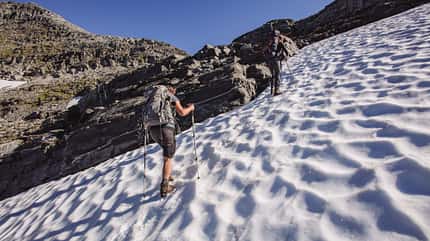 Anne Stine Mathisen, Bjoraskaret ridge, Bjoravatnet glacier lake Norwegen - Trollheimen